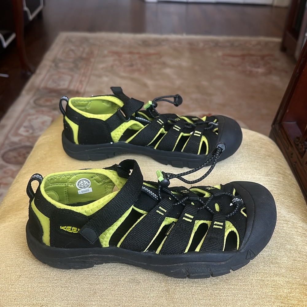 KEEN Women's Whisper Closed Toe Sport Sandals Hiking Slip-on Shoes Size 38, US 6 - Picture 4 of 16